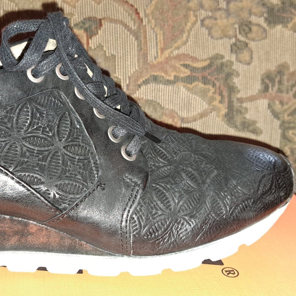 Miz Mooz  Chalice leather sneakers, black, size 40/8.5-9 Fashion sneakers